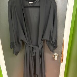 Elegant Black Lace Trim Robe La Vie En Rose OS